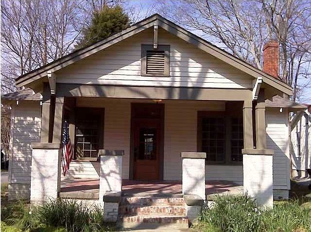 Front view of home.l
