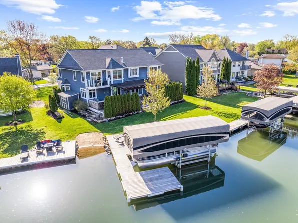 1660 Maddy Ln, Keego Harbor, MI 48320