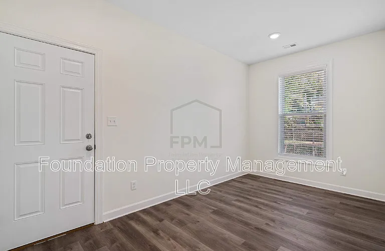 1470 Lyndale Ave — Photo 24