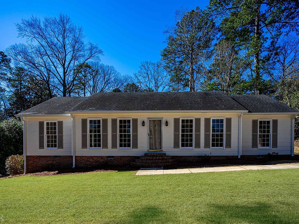 1st image of 821 Piney Woods Dr