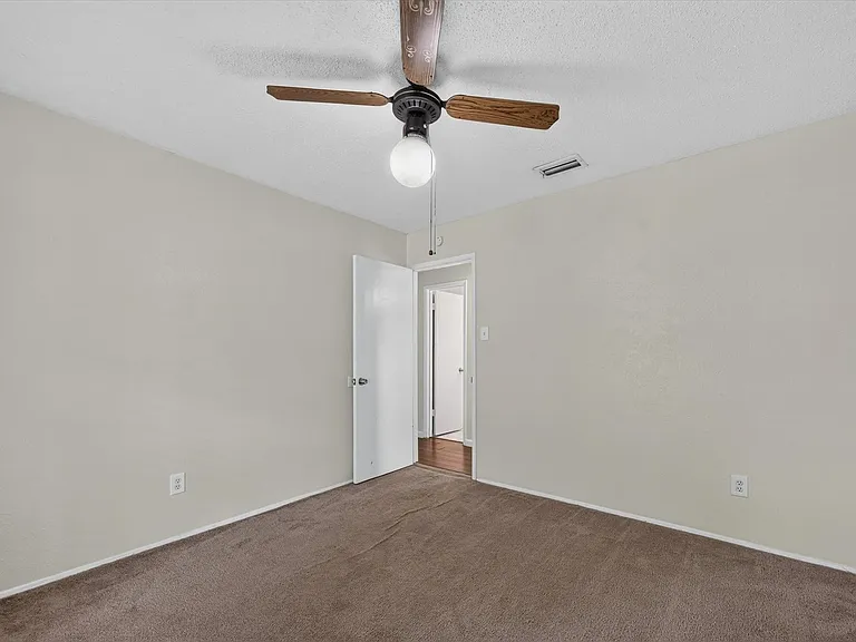 2026 Wedgewood Ln — Photo 12