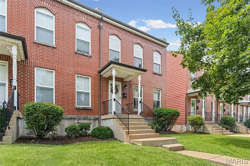 2 bed, 2.5 bath, 1180 sqft, $2,500 — Photo 2