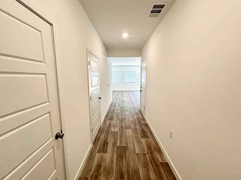 4456 Bellaire Ave — Photo 2