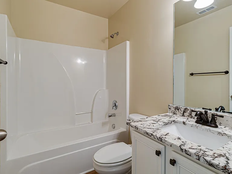 2057 Red Jacket Trce — Photo 18
