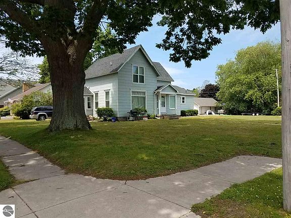 3rd image of 727 Forest Ave