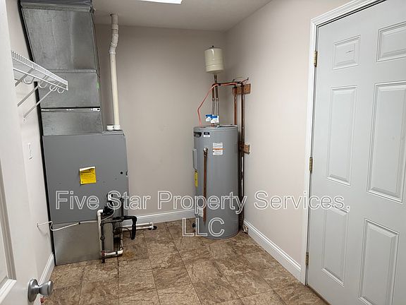 3rd image of 1218 Hawthorn Ct