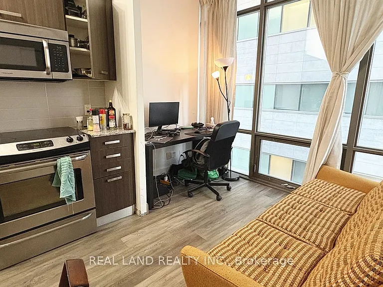 832 Bay St #502 — Photo 7