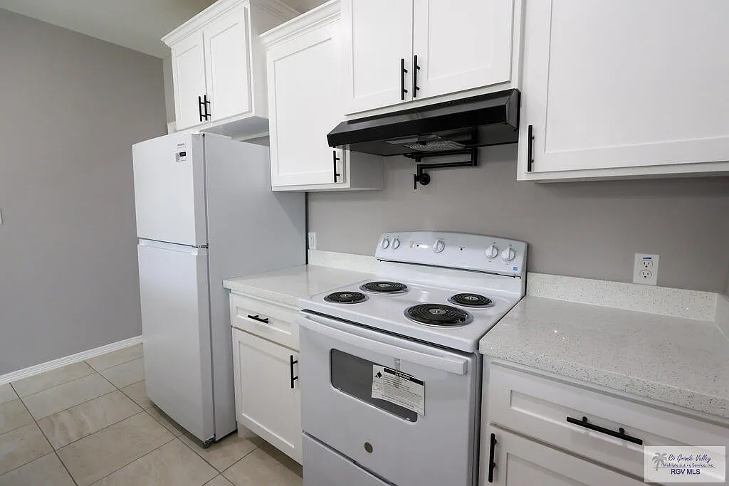 3 bed, 2.0 bath, 1095 sqft, $1,800 — Photo 4