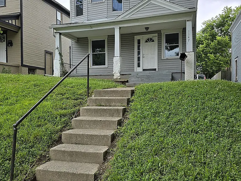 1147 Demphle Ave — Photo 1
