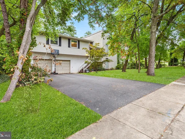 5 Bronwood Dr, Voorhees, NJ 08043