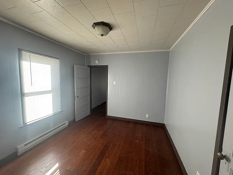 515 W 2nd St — Photo 9