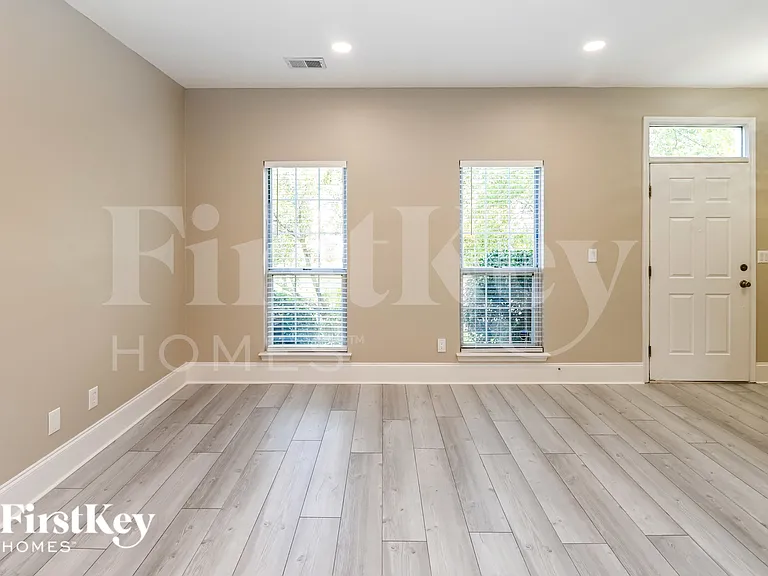 9906 Elsenham Ln — Photo 2