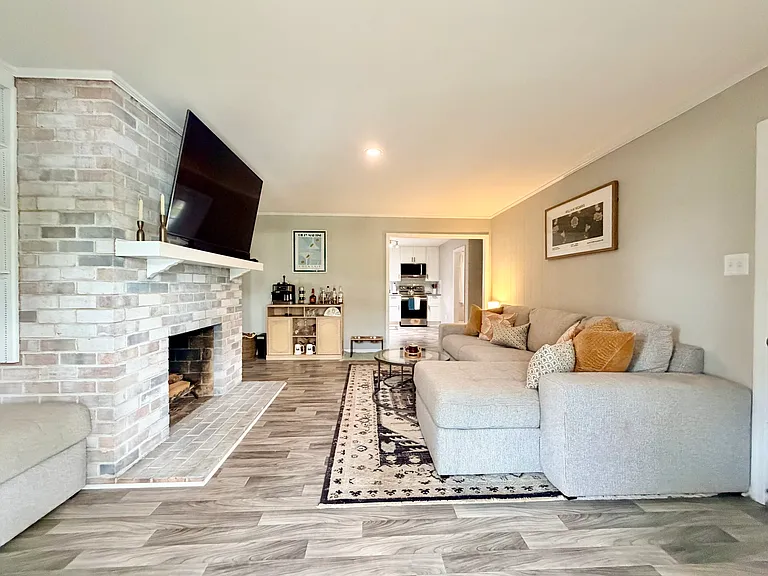 346 W McGinnis Cir — Photo 8