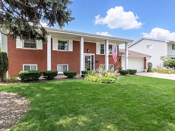 2nd image of 255 Leahy Cir S