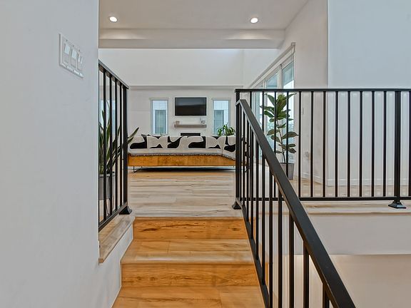 4th image of 519 N Gertruda Ave #A
