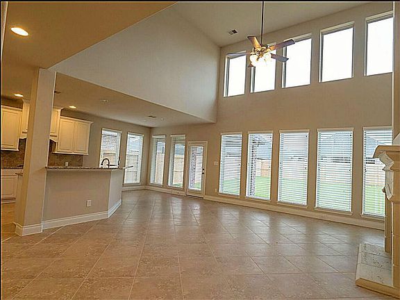5th image of 27918 Castle Park Ln