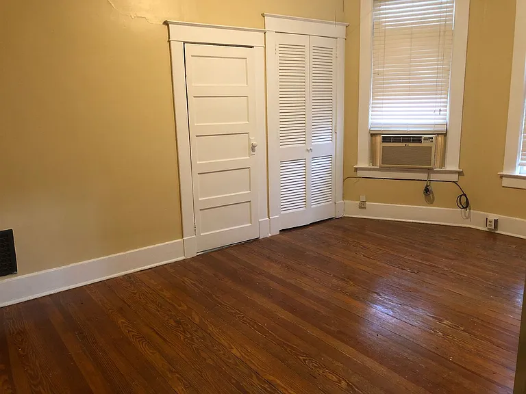 250 N Willett St — Photo 10