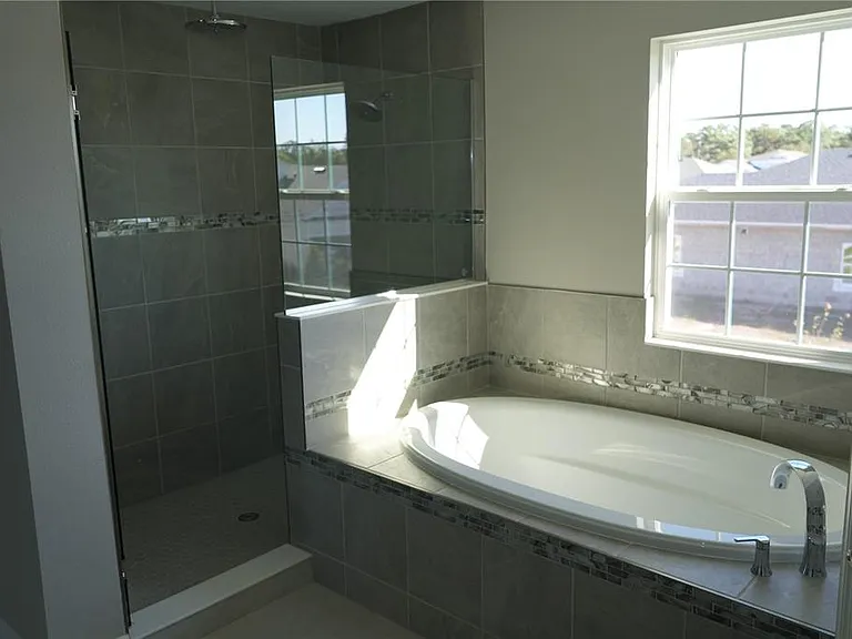 5450 Wayfarer Ave — Photo 13