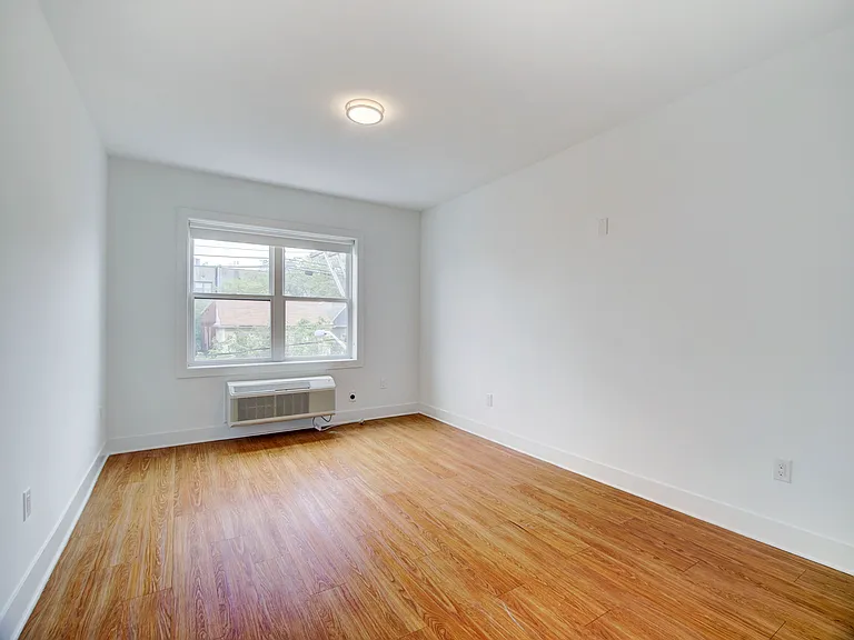 425 Bergen Ave #1 — Photo 10