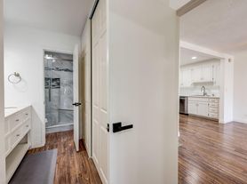 102 Scholz Plz, Newport Beach, CA