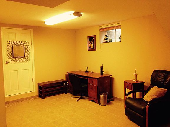 4th image of 10113 Edward Ave