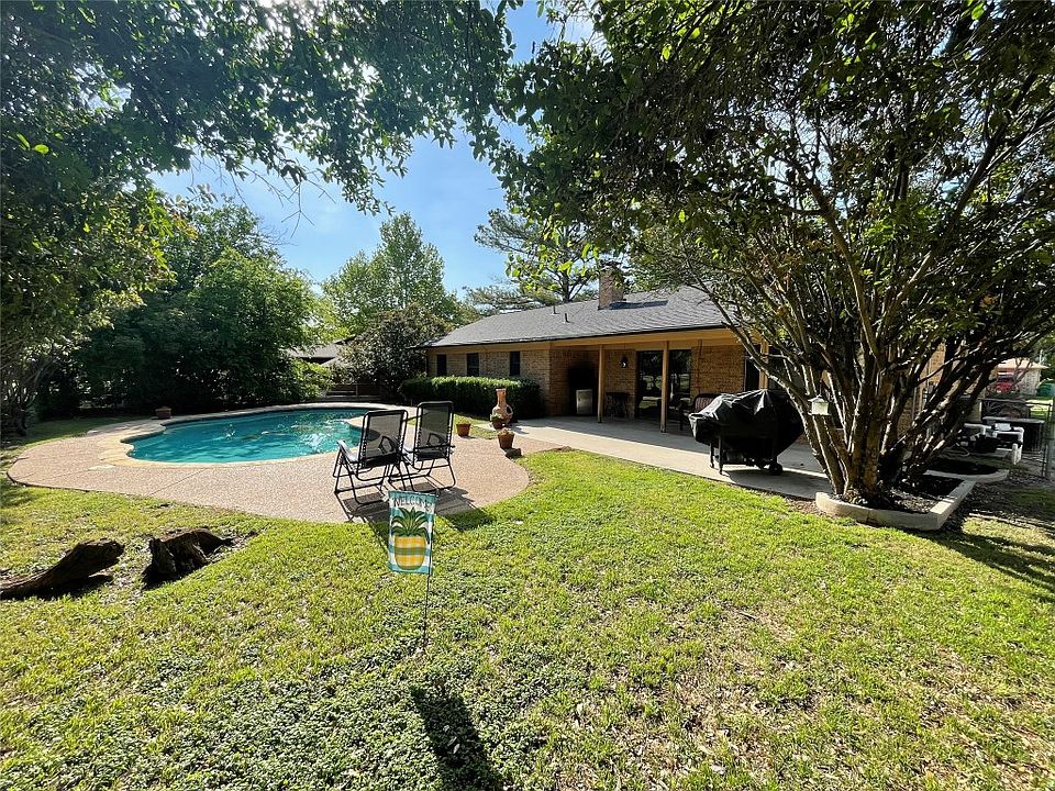 302 Half Moon Way, Runaway Bay, TX 76426 Zillow