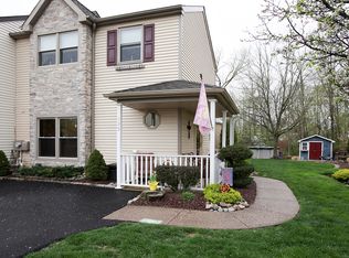635 Whittier Dr, Warminster, PA