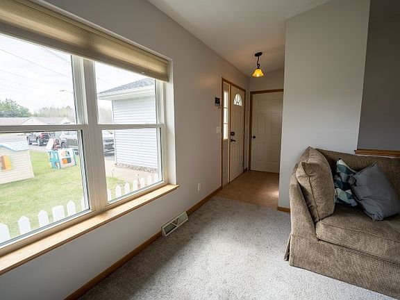 3rd image of 4504 Holly Ave