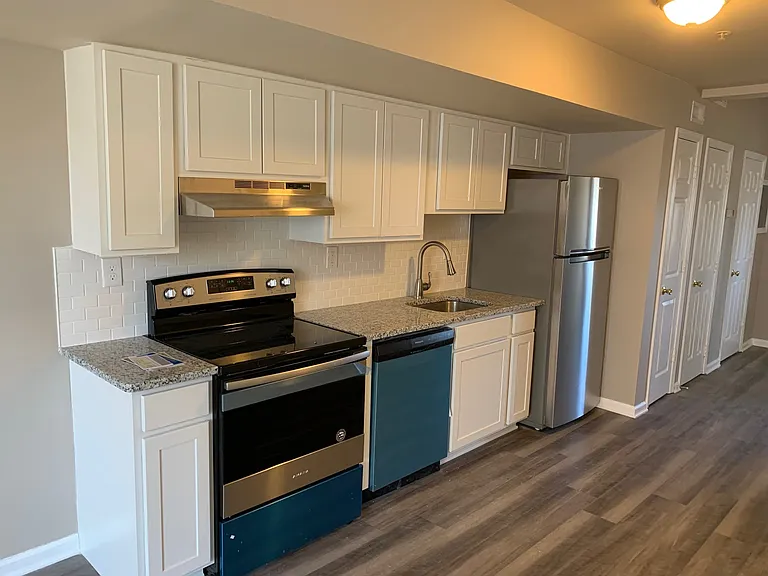 22 Johnson Pl — Photo 2