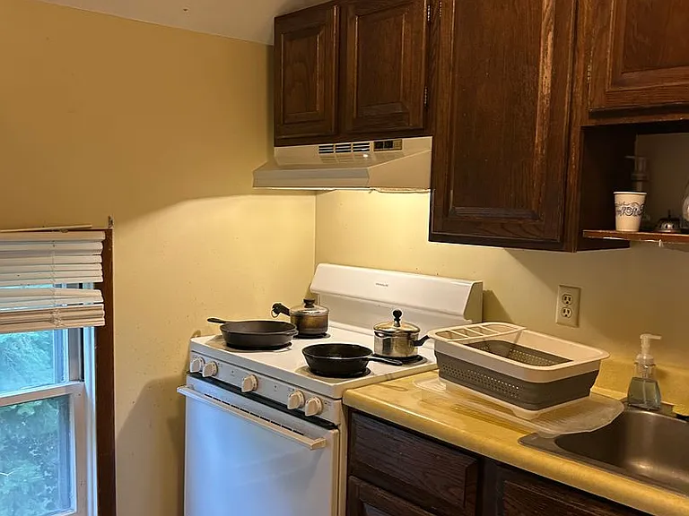 35 Lawrence St — Photo 14