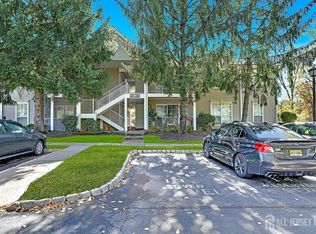 19 Rachel Ct, Franklin Park, NJ 08823