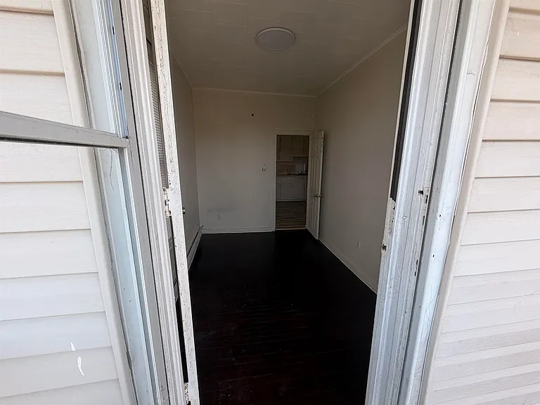 133 W 20th St #3 — Photo 10