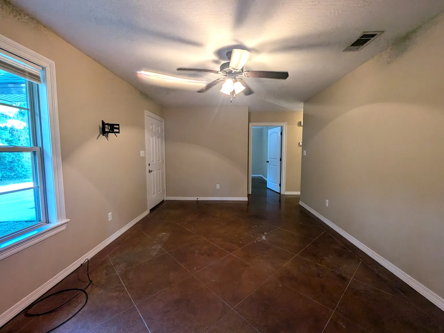 2 bed, 1250 sqft, $995 — Photo 2