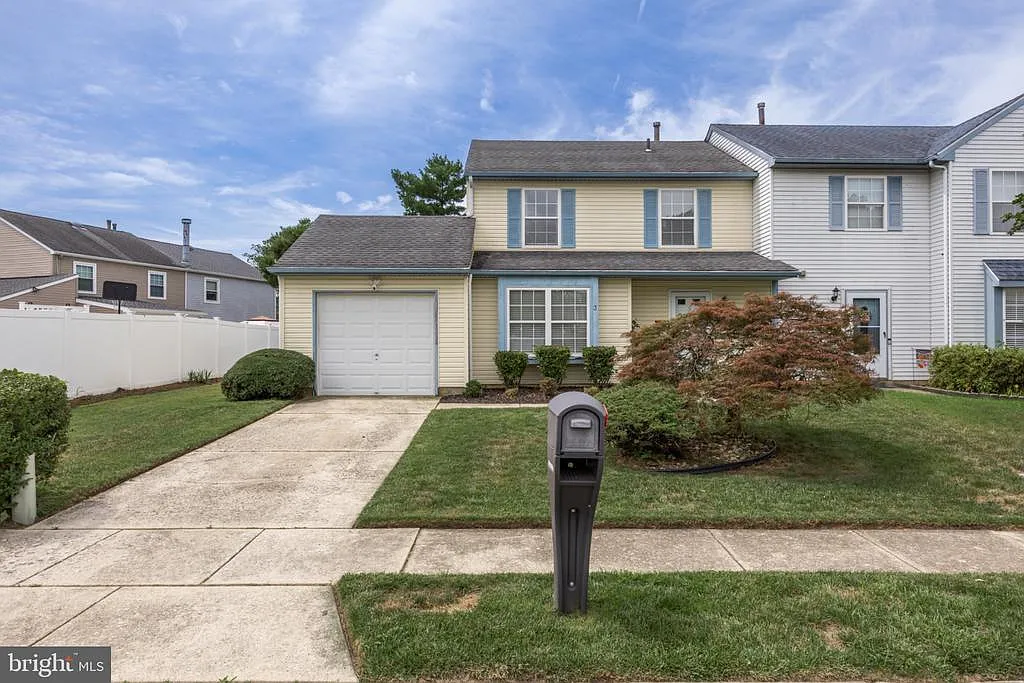 3 bed, 1.5 bath, 1488 sqft, $2,700 — Photo 1