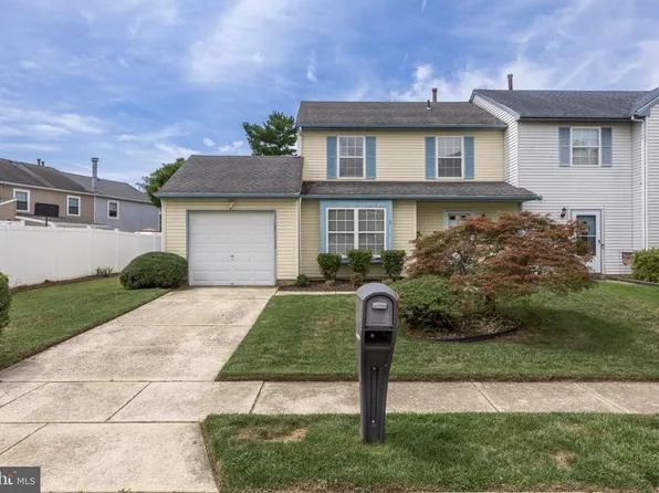 3 Harvest Ln, Sicklerville, NJ 08081