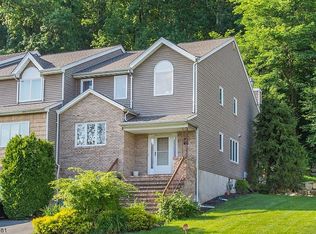32 Edgefield Dr, Morris Plains, NJ 07950