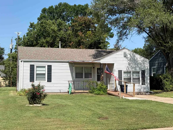 743 S Charron Dr, El Dorado, KS 67042