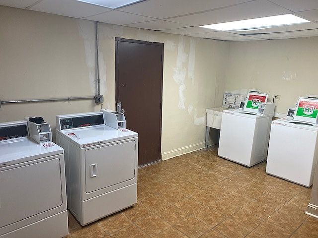 2nd image of 6128 S Woodlawn Ave #140