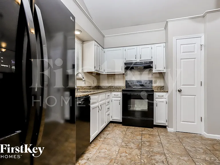 221 Brookmont Farm Ct — Photo 9