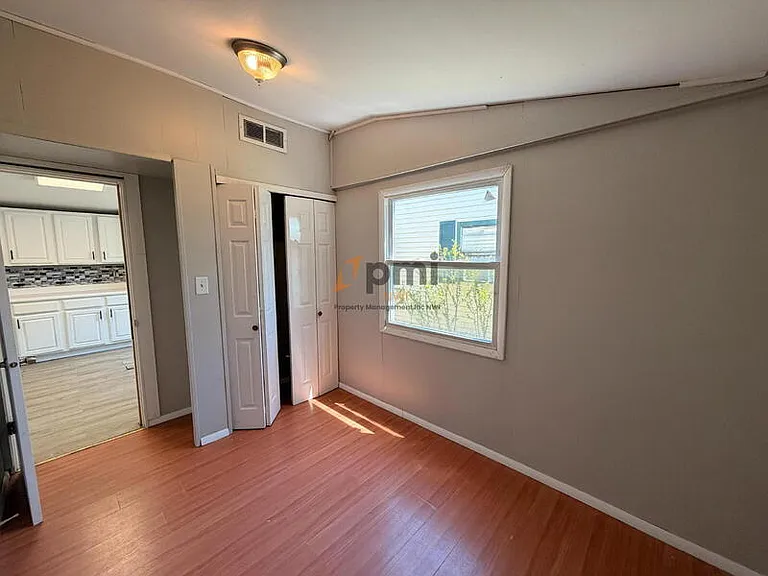416 Van Buren Ave — Photo 9