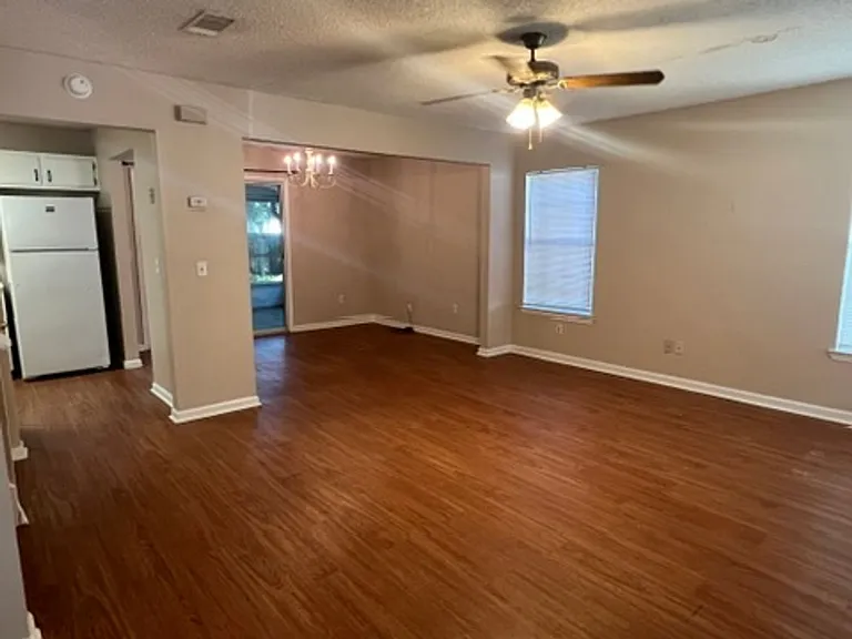 105 Driftwood Ct — Photo 2