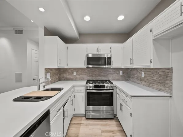 24123 Del Monte Dr Unit 101, Santa Clarita, CA 91355