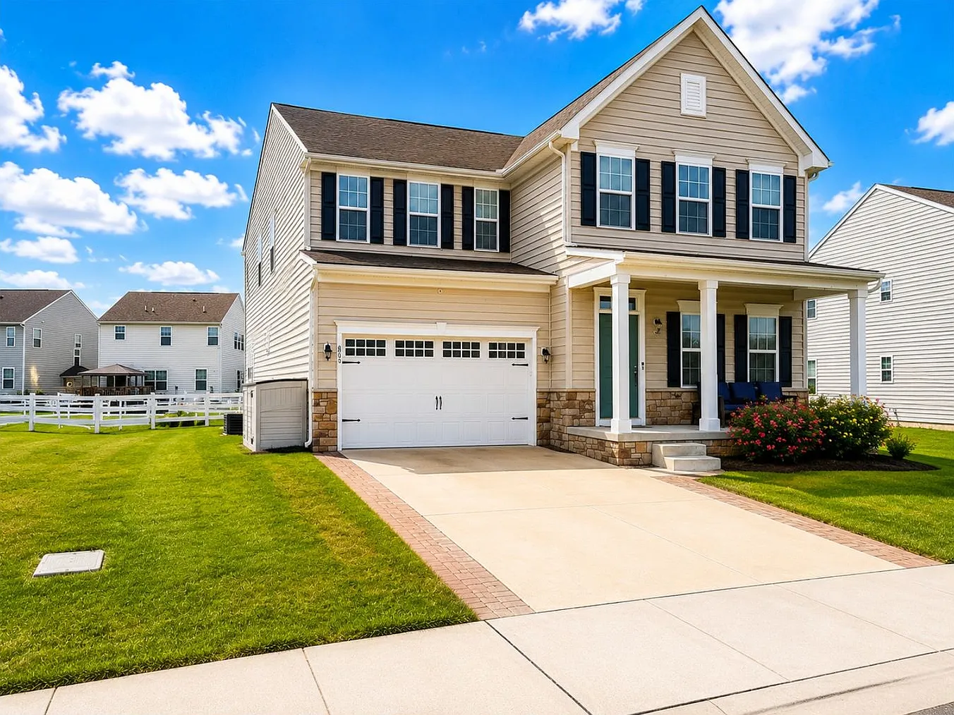 Welcome to 805 Llanelli Drive! — Photo 3