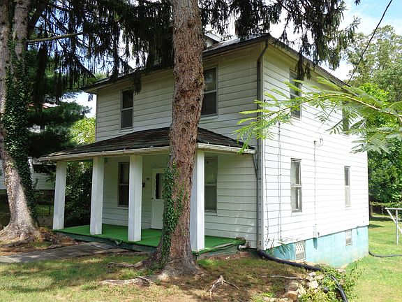 2nd image of 912 Commercial Ave