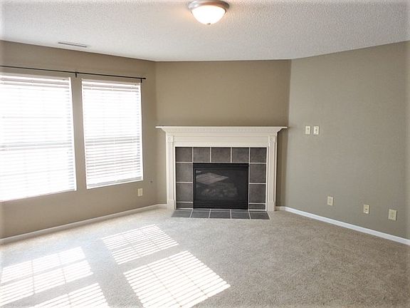 3rd image of 15121 Clear St