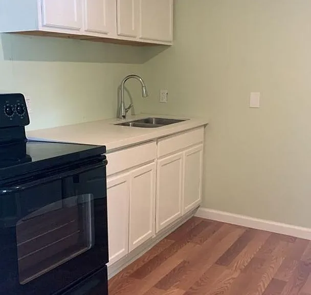 527 W 8th St — Photo 12