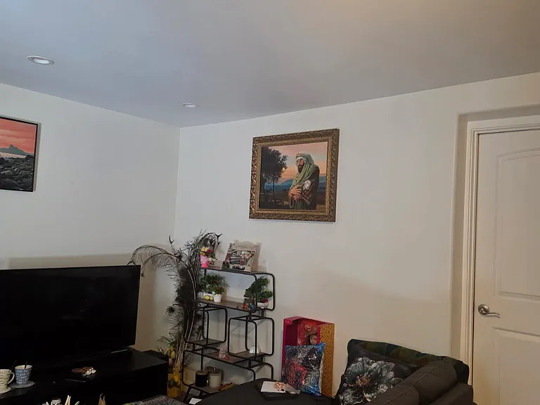 10733 Tujunga Canyon Blvd — Photo 2