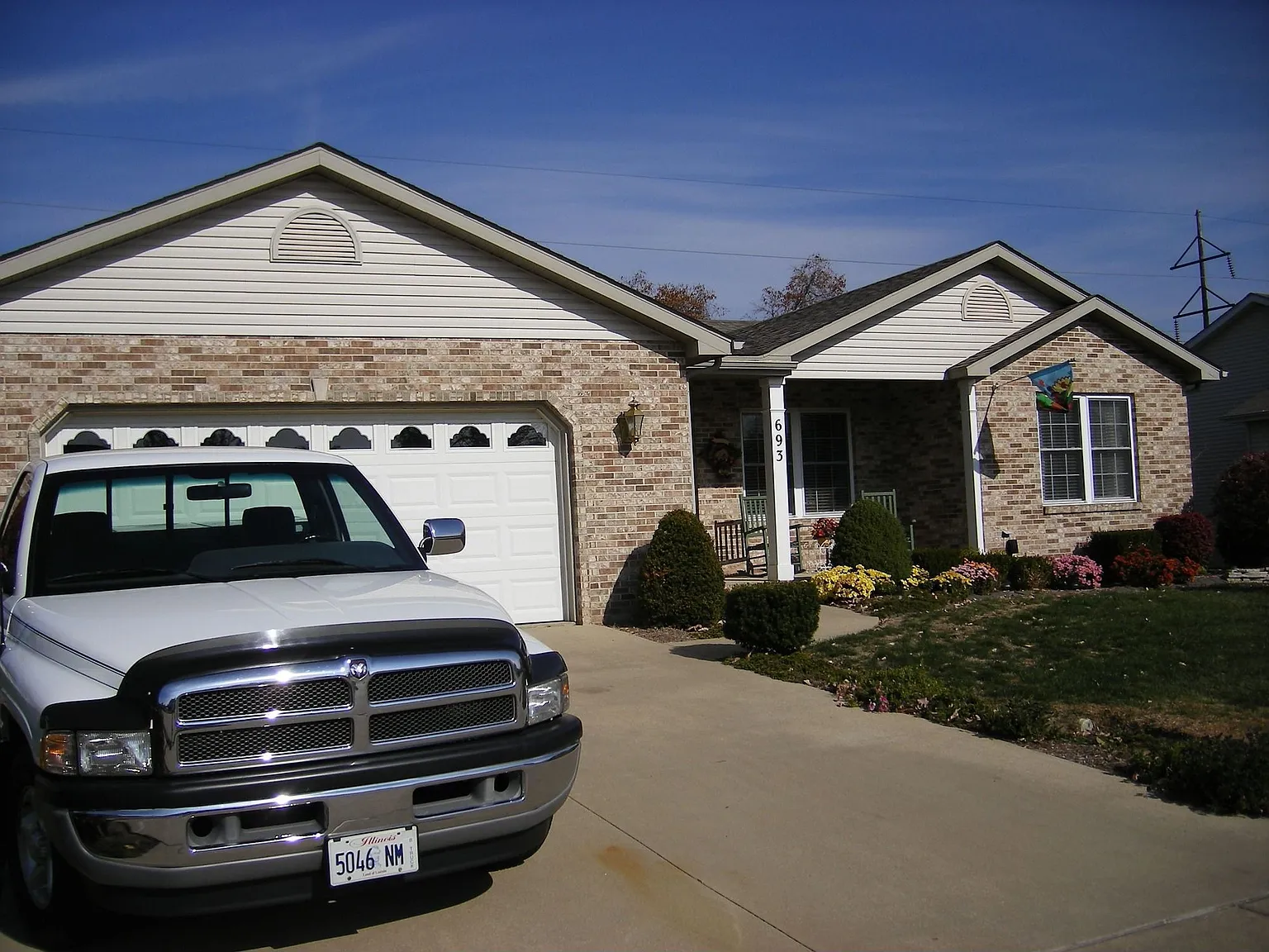 693 Chancellor Dr photo 1