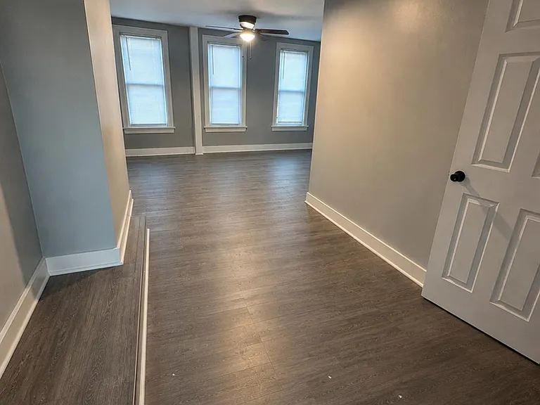 414 1/2 Harris St — Photo 10