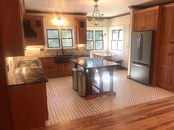 3rd image of 18300 Castle Hill Way